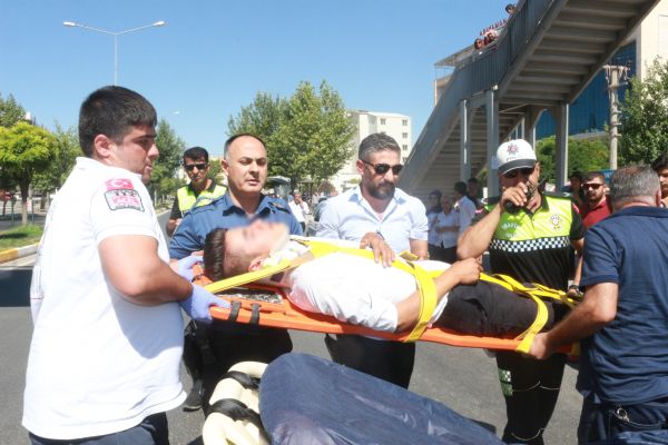 Üst geçitten atlayan genci 112 ekipleri kurtardı