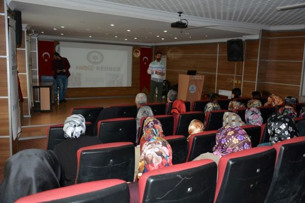 Usta öğretici ve kursiyerlere uyuşturucunun zararları anlatıldı