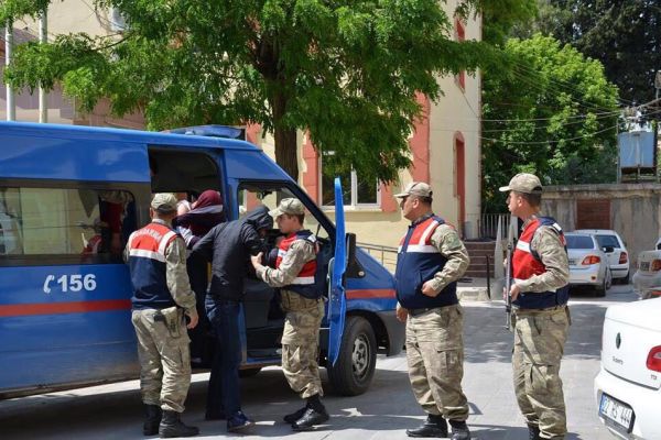 Uyuşturucu kullanan şahıslara suçüstü: 5 gözaltı