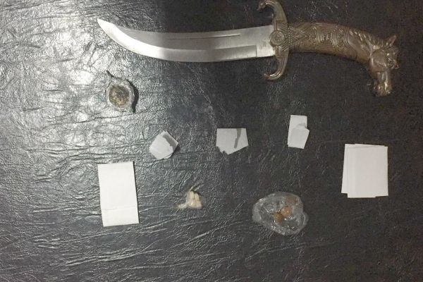 Uyuşturucu kullandıkları esnada jandarmaya yakalandılar