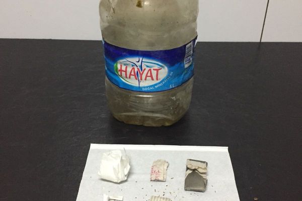 Uyuşturucu kullanırken yakalanan şahıslar gözaltına alındı