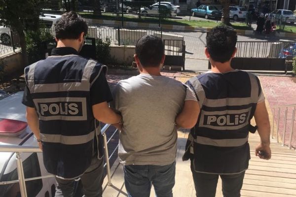 Uyuşturucu madde satan 2 kişiden 1'i, tutuklandı