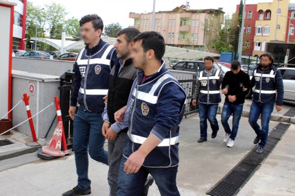 Uyuşturucu Satıcıları Yakayı Ele Verdi