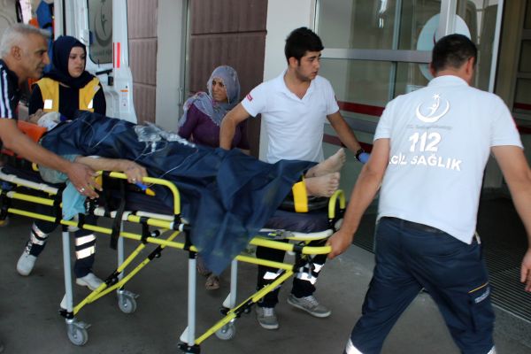 Üzerine duvar devrilen kişi öldü