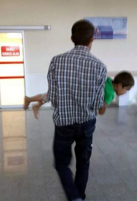 Üzerine kaynar su dökülen çocuk yaralandı