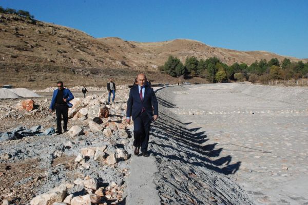 Vali Demirtaş, Beşpınar’da Yapımı Devam Eden Trapez Kanalları İnceledi