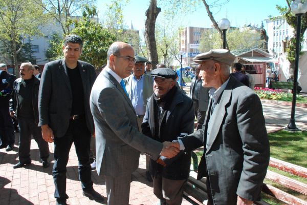 Vali Demirtaş, Demokrasi Parkında Vatandaşlarla Bir Araya Geldi