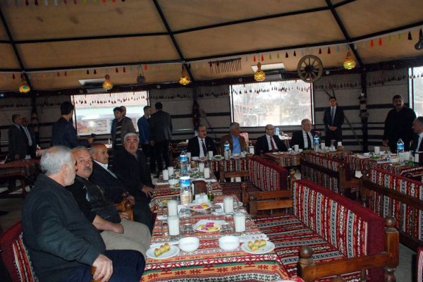 Vali Demirtaş, Küçük Sanayi Sitesi Esnafıyla Bir Araya Geldi