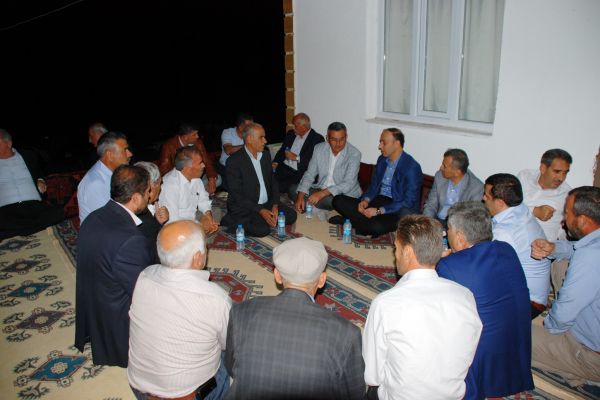 Vali Erin iftar sofrasında vatandaşlarla bir araya geldi