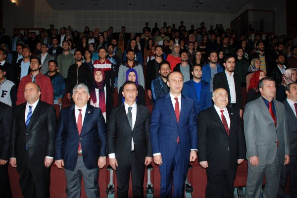 Vali Erin kariyer günlerinde üniversitesi öğrencileriyle buluştu