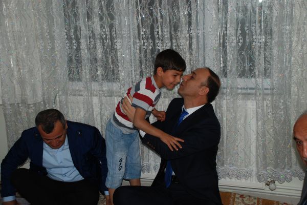 Vali Erin yetimlerle iftar açtı