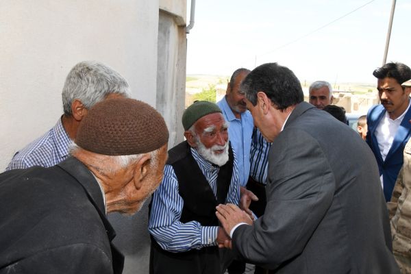 Vali Kalkancı depremzedelerle bir araya geldi