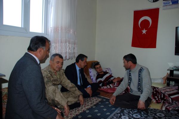 Vali Kalkancı gaziyi yalnız bırakmadı