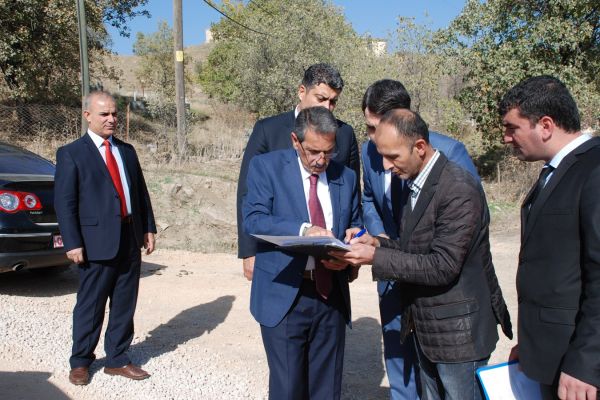 Vali Kalkancı Gerger’de köy yollarındaki çalışmaları denetledi
