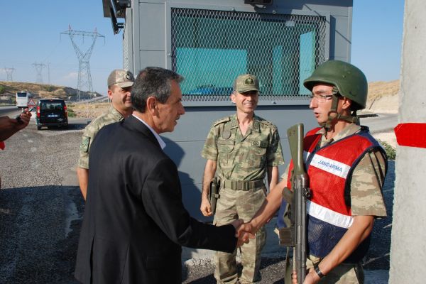 Vali Kalkancı’dan jandarma ve polis uygulama noktasına ziyaret
