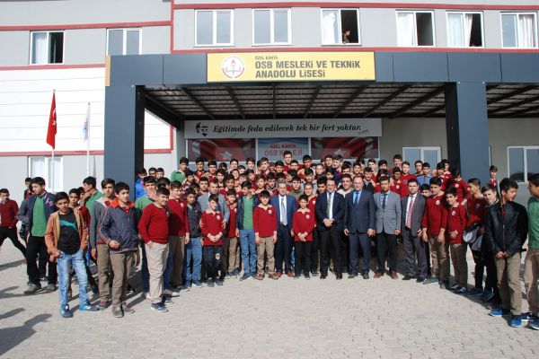Vali Kalkancı’dan öğrencilere sürpriz