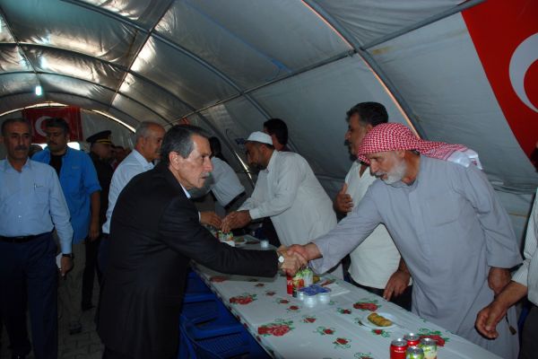 Vali Nurullah Naci Kalkancı Suriyelilerle bayramlaştı
