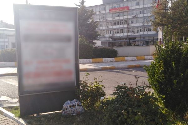 Valilik önündeki şüpheli çanta paniğe neden oldu