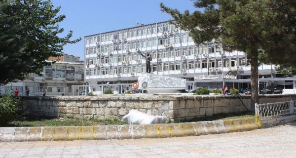 Valilikte bomba alarmı
