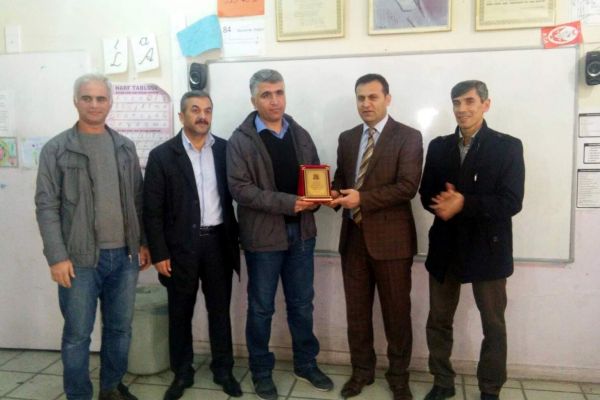 Velilerden, Öğretmene Plaket