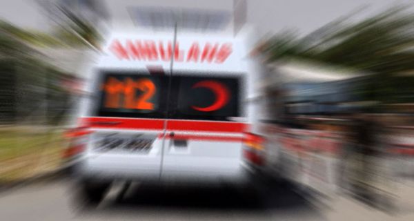 Vicdansızlar Hasta Çocuğu Almaya Giden Ambulansa Saldırdı!