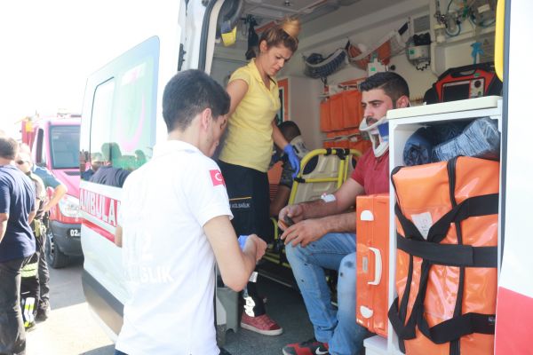 Virajı alamayan otomobil dereye uçtu: 2 yaralı