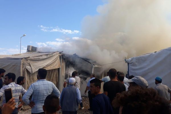 Yabancı uyruklu ailenin kaldığı konteynırda yangın