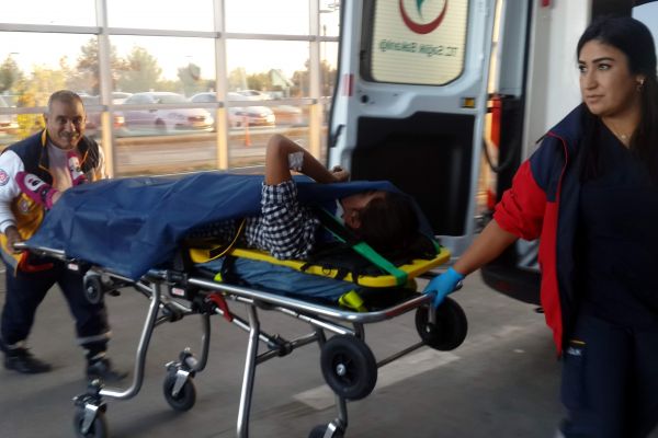 Yaralı kız arkadaşını bırakıp kaçtığı iddiası