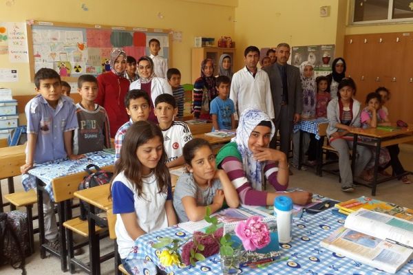 YARIMBAĞ KÖYÜNDE ÖĞRENCİLER SAĞLIK TARAMASINDAN GEÇİRİLDİ