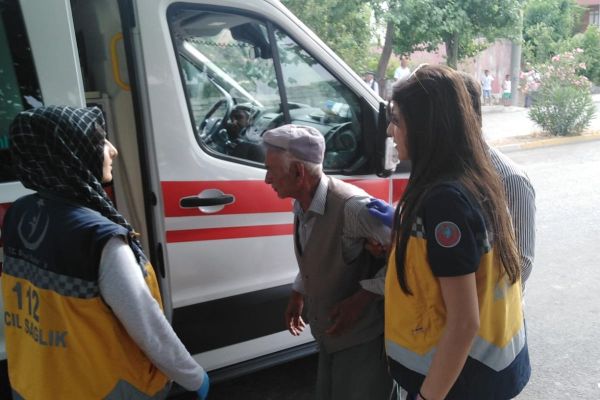 Yaşlı adamların sopalı kavgasında 1 kişi yaralandı