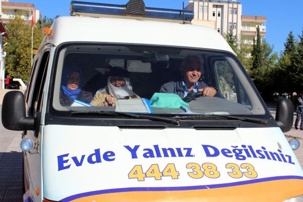 Yaşlı Ve Hastalar Ambulanslarla Sandığa Gitti