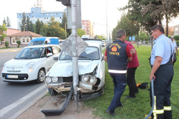 Yayalara Çarpmamak İçin Refüje Çıktı