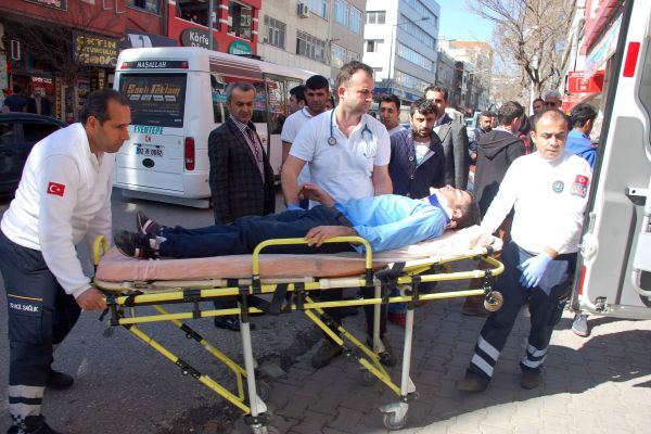 Yayaya Çarpmamak İçin Elektrikli Bisikleti Devirdi: 1 Yaralı
