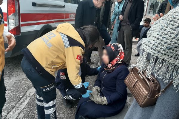 Yayaya çarpmamak için motosikleti devirdi: 1 yaralı