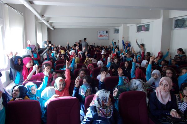 YAZAR NEHİR AYDIN GÖKDUMAN’DAN ÖĞRENCİLERE SEMİNER