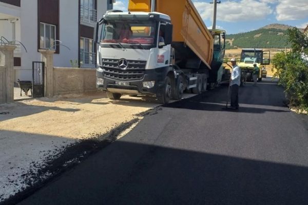 Yeni Mahallede asfalt çalışması yapıldı
