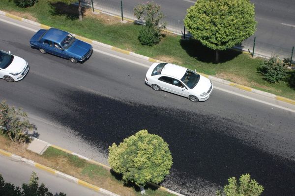 Yere Dökülen Asfalt Kazaya Davetiye Çıkardı