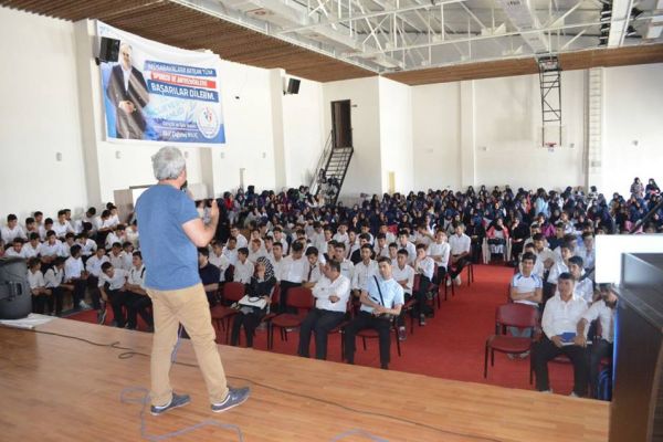 Yeşilay Cemiyeti, Bağımlılık ve Gençlik Konferansı Verdi
