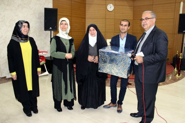 YILIN ANNESİ ÖDÜLLENDİRİLDİ