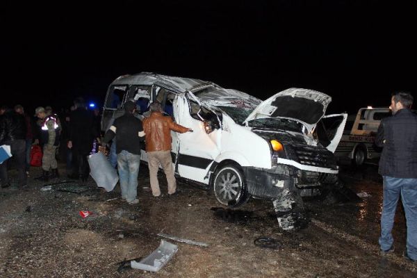 Yolcu Minibüsü Takla Attı: 22 Yaralı
