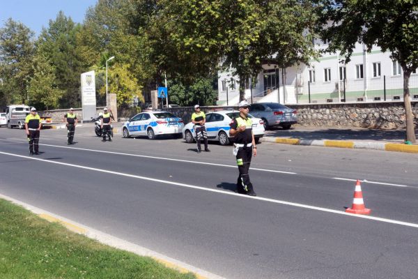 Yolcu minibüsünden çıkanlar pes dedirtti