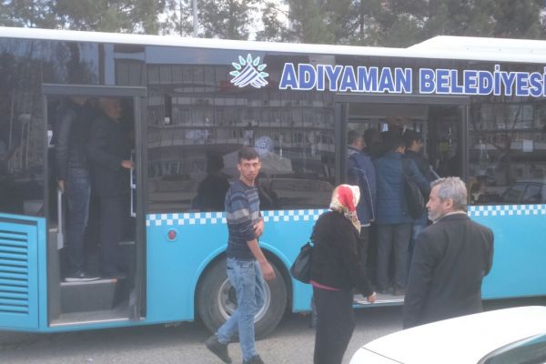 Yolcular Ölümle Burun Buruna Gidiyor