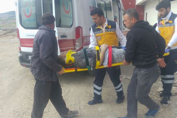 Yüksekten düşen inşaat işçisi yaralandı