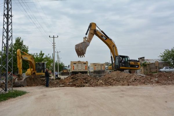 Yunus Emre Mahallesinde Yol Yapım Çalışması Başlatıldı