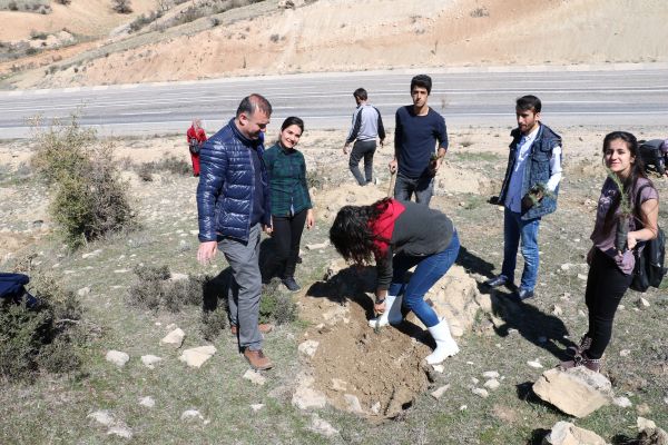 Yurt öğrencileri 15 Temmuz şehitlerinin isimlerini fidanlarda yaşatacak
