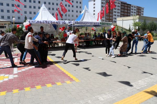 Yurt öğrencileri ve engelli öğrenciler doyasıya eğlendi