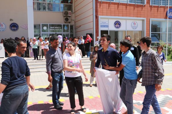 Yurt öğrencileri ve engelli öğrenciler doyasıya eğlendi