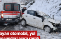 Kayan otomobil, yol kenarındaki araca çarptı