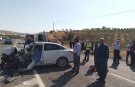 İki otomobil çarpıştı: 1 ölü, 2 yaralı