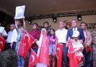 Adıyaman’da halk 7’den 70’e meydanlarda